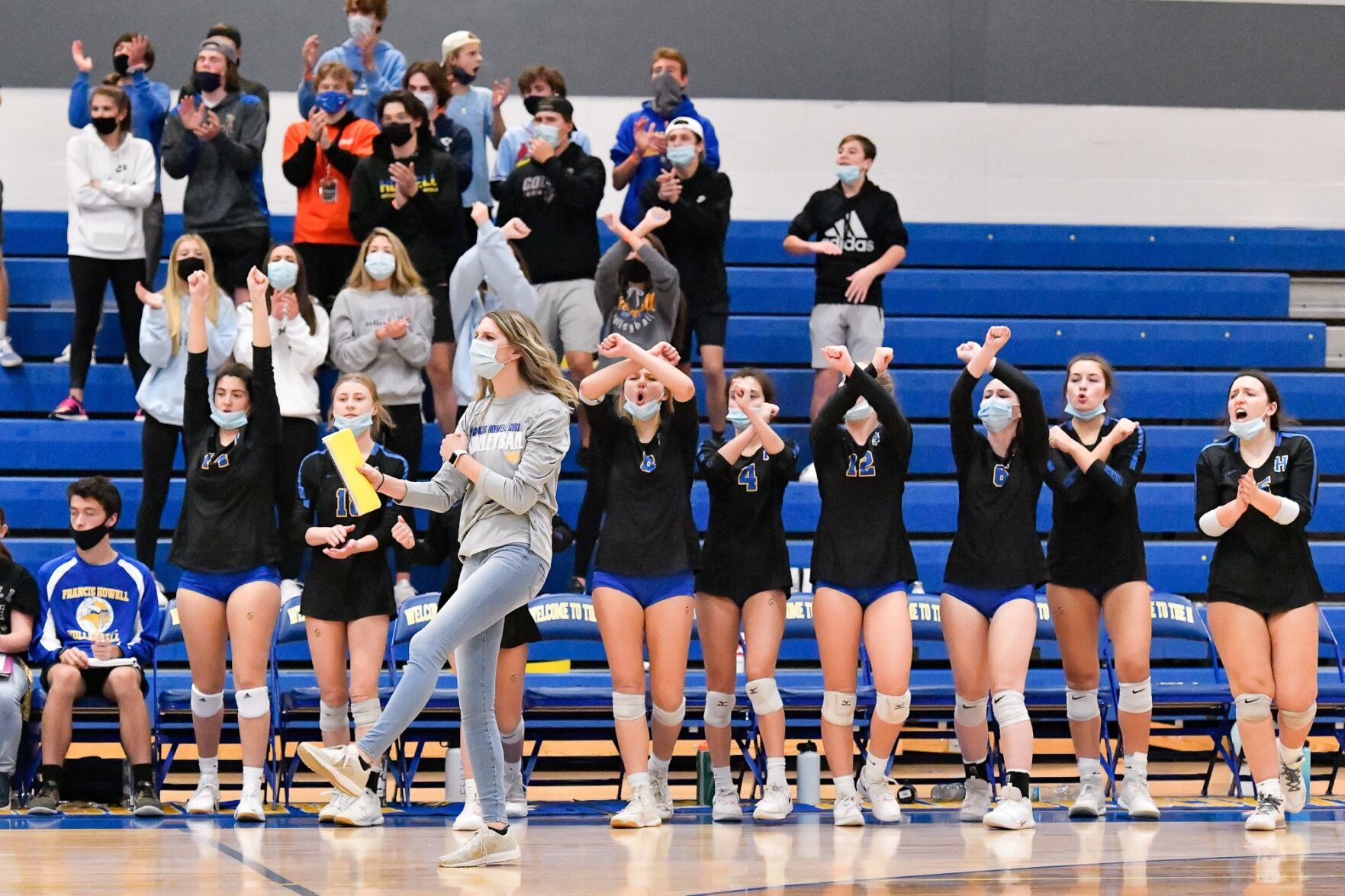 10/31/20 - Girls Volleyball - C5 quarter - Francis Howell vs St. Dominic